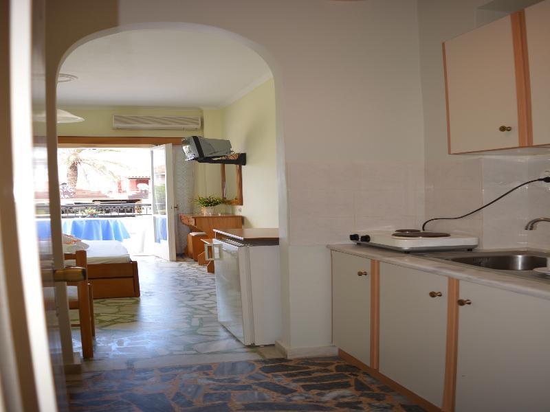 אליקאנאס Montes Apartments & Studios מראה חיצוני תמונה