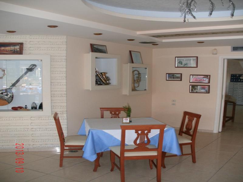 אליקאנאס Montes Apartments & Studios מראה חיצוני תמונה