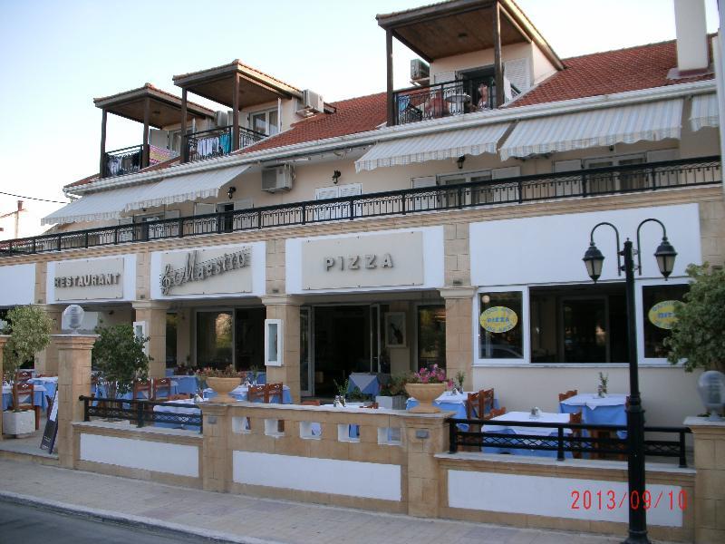 אליקאנאס Montes Apartments & Studios מראה חיצוני תמונה