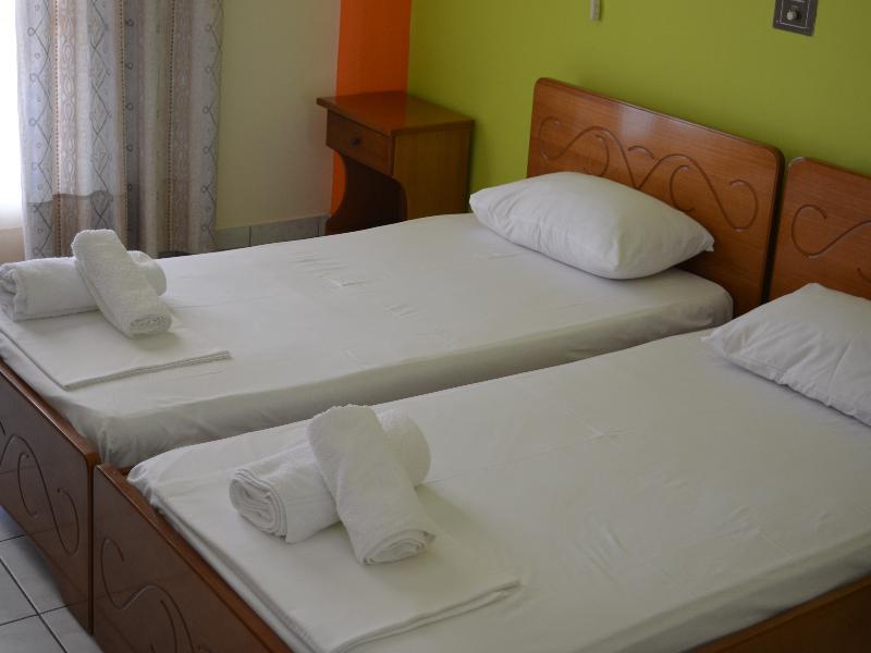 אליקאנאס Montes Apartments & Studios מראה חיצוני תמונה