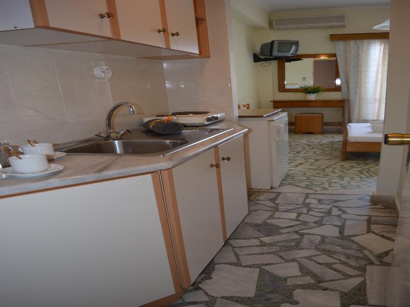אליקאנאס Montes Apartments & Studios מראה חיצוני תמונה