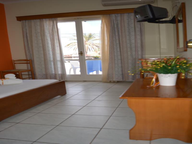 אליקאנאס Montes Apartments & Studios מראה חיצוני תמונה