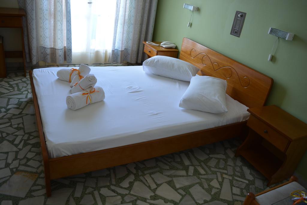 אליקאנאס Montes Apartments & Studios מראה חיצוני תמונה