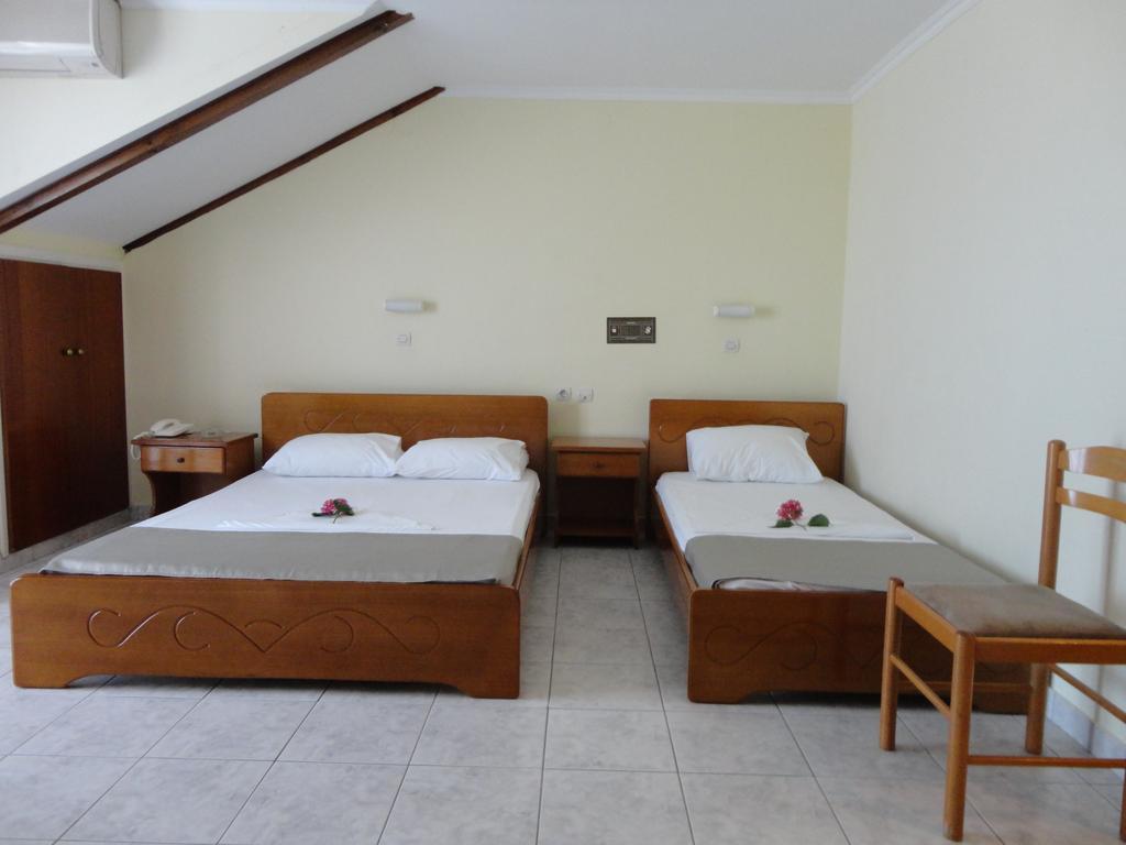 אליקאנאס Montes Apartments & Studios מראה חיצוני תמונה