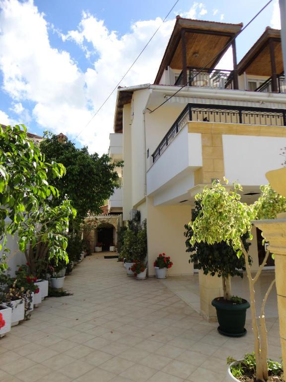 אליקאנאס Montes Apartments & Studios מראה חיצוני תמונה