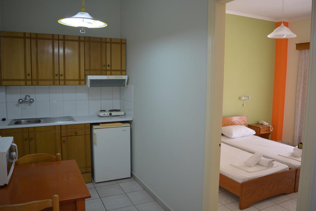 אליקאנאס Montes Apartments & Studios מראה חיצוני תמונה