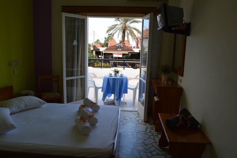אליקאנאס Montes Apartments & Studios מראה חיצוני תמונה