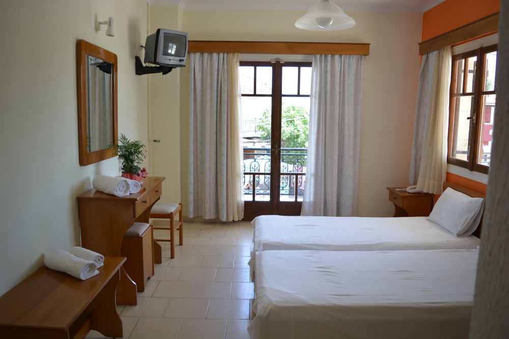אליקאנאס Montes Apartments & Studios מראה חיצוני תמונה