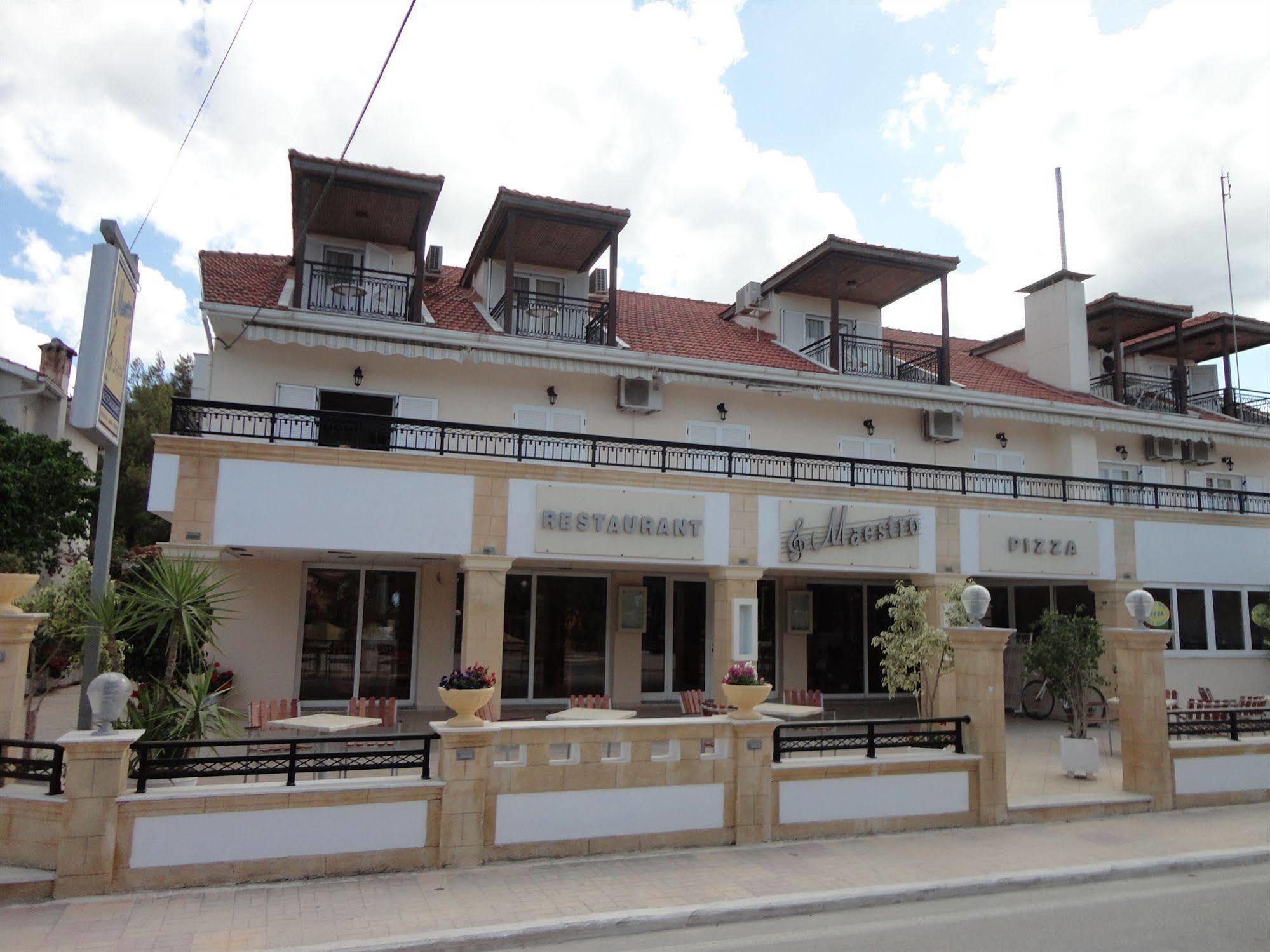 אליקאנאס Montes Apartments & Studios מראה חיצוני תמונה
