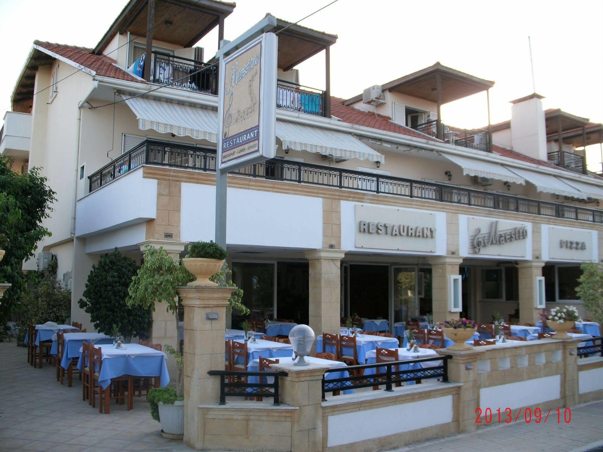 אליקאנאס Montes Apartments & Studios מראה חיצוני תמונה