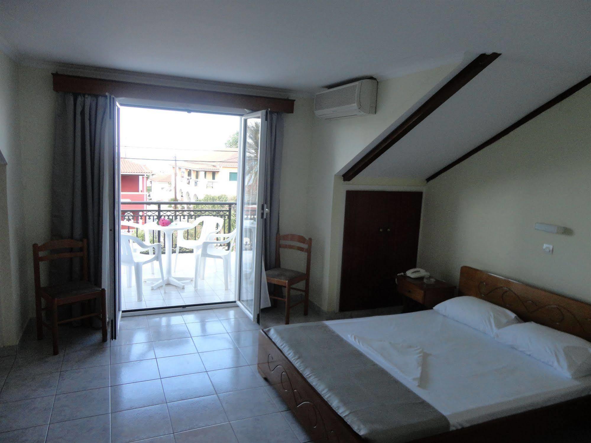 אליקאנאס Montes Apartments & Studios מראה חיצוני תמונה