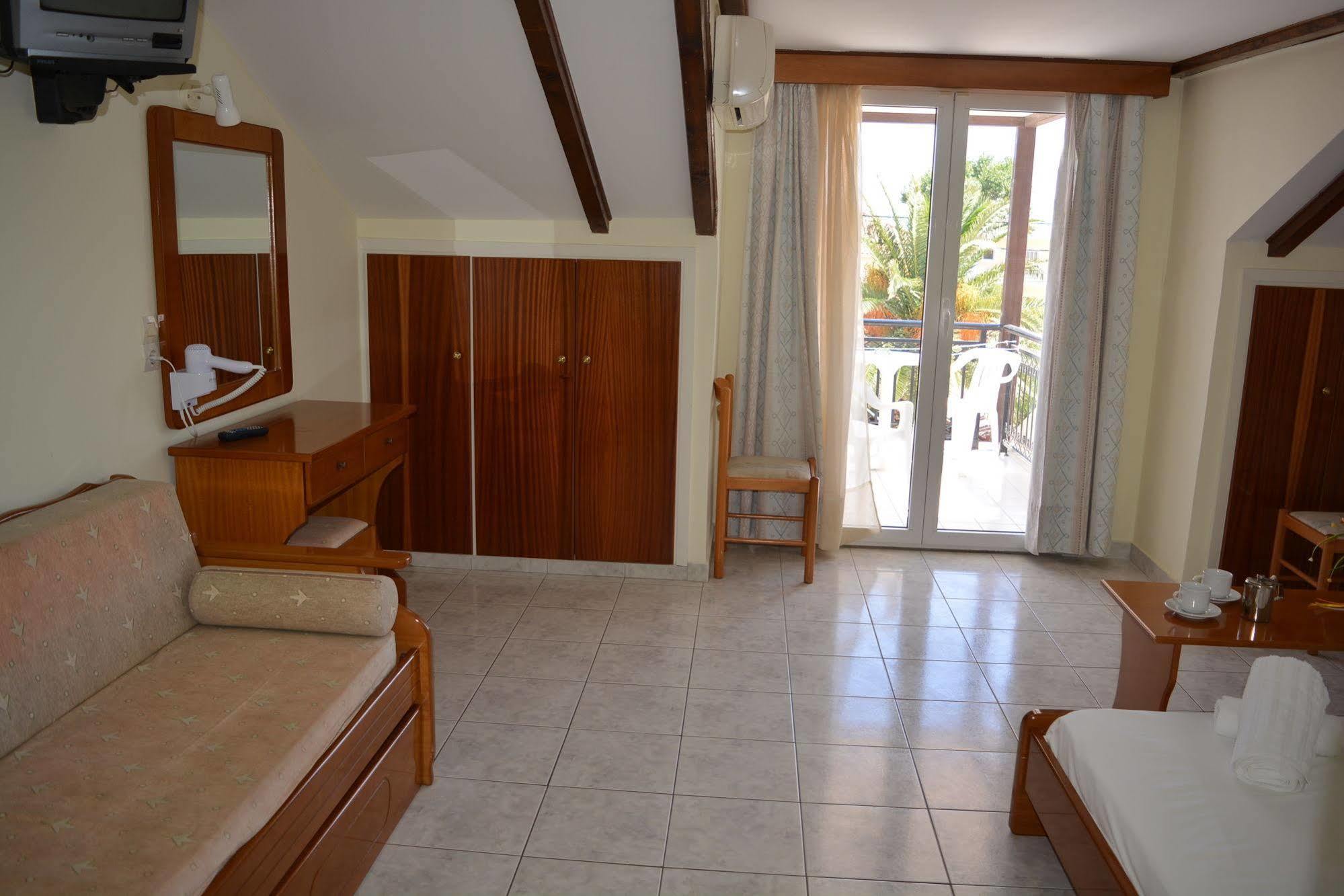 אליקאנאס Montes Apartments & Studios מראה חיצוני תמונה